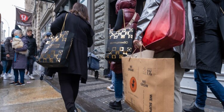 Apparel stores led leasing volume with over 546,000 square feet.