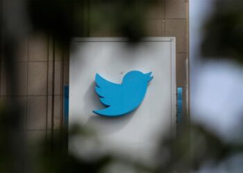 Hackers reportedly obtaining the emails of 2.35 million Twitter's users and publishing them on an Internet forum. 