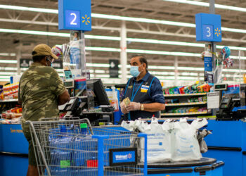 Walmart raising pay for hourly workers to $14