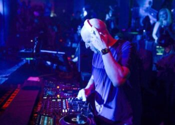 Solomon's moonlighting as an amateur DJ is a reported source of angst among Goldman's rank-and-file.