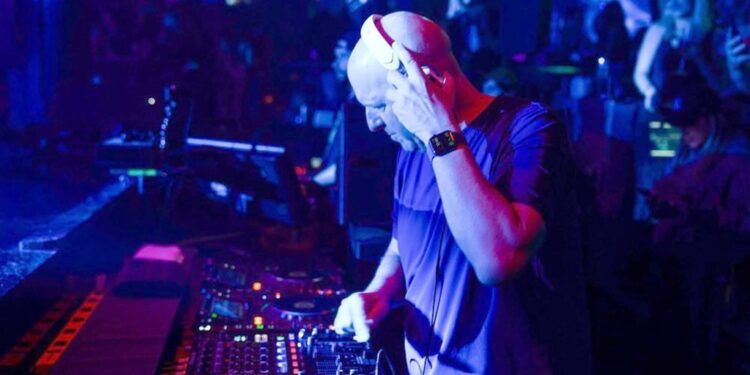 Solomon's moonlighting as an amateur DJ is a reported source of angst among Goldman's rank-and-file.