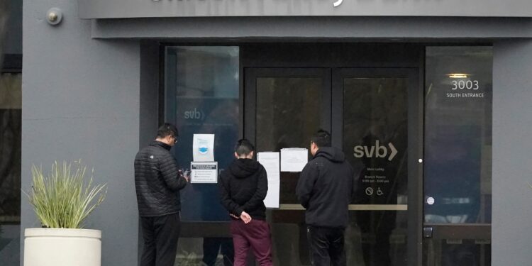 A JPMorgan analyst report from November warned about the risk of Silicon Valley Bank's "$16 billion unrealized losses."