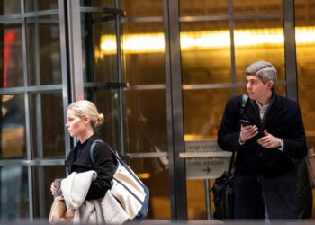 Sarah Gore Managing Director at Morgan Stanley exits the Signature Bank