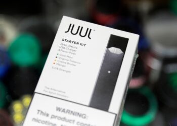 Juul electronic cigarette starter kit