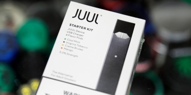 Juul electronic cigarette starter kit