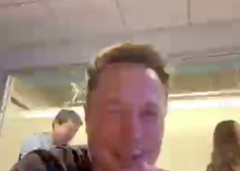 Elon Musk was mocked as "8-Bit Elon" for posting a low-resolution video that was livestreamed on Twitter.