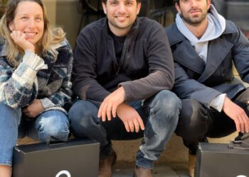 the Ole founders: Gal Aharon, Alon Hendelman and Omar Hendelman.