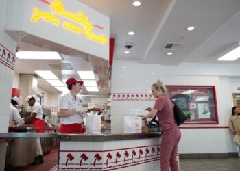 Customers at In-N-Out