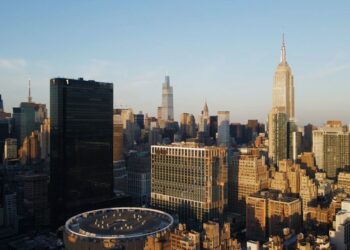 Vintage tower PENN 1 scored its largest financial services lease since undergoing a $450 million facelift, sources said.