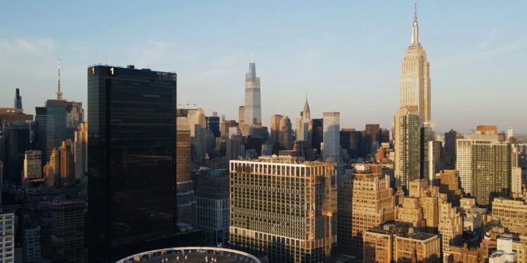 Vintage tower PENN 1 scored its largest financial services lease since undergoing a $450 million facelift, sources said.