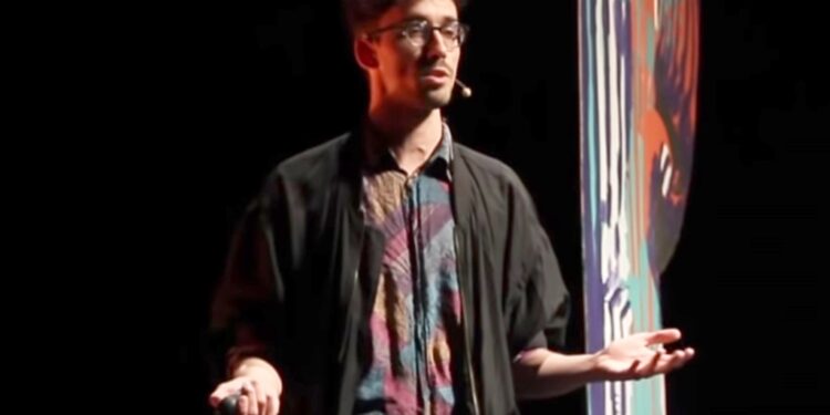 Vice Media senior staff reporter Joseph Cox tweeted screenshots of records that showed company execs, "some of which led Vice to bankruptcy," taking home salaries to the tune of $800,000.