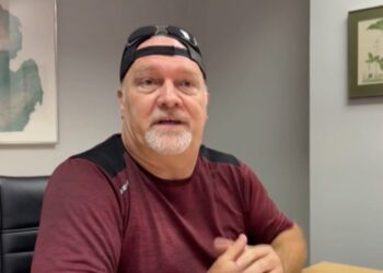 Thomas Howie, a 54-year-old resident of Oakland County, Mich., is demanding damages totaling more than $25,000 following his visit to the Olive Garden location in Warren on March 11.