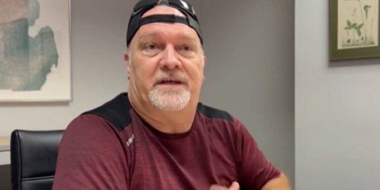 Thomas Howie, a 54-year-old resident of Oakland County, Mich., is demanding damages totaling more than $25,000 following his visit to the Olive Garden location in Warren on March 11.