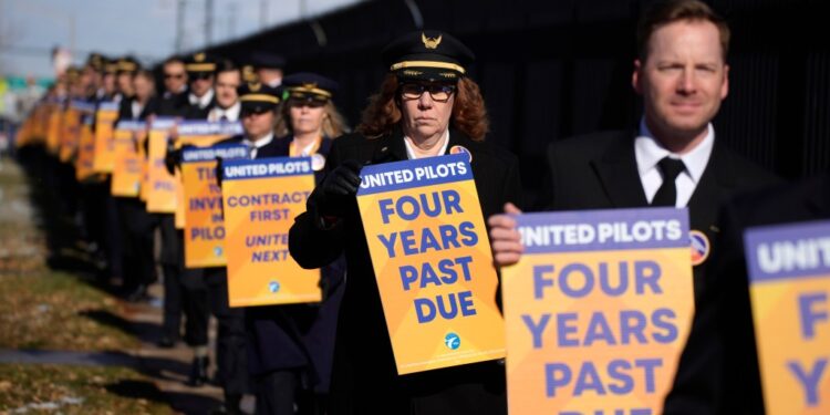 United pilots protesting last November