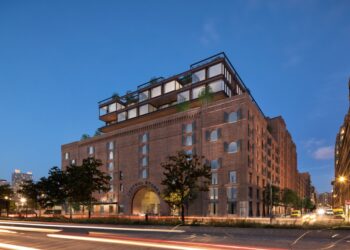 Terminal Warehouse, formerly known as Terminal Stores and once home to the famed Tunnel nightclub, takes up the vast block bounded by 11th and 12th avenues and West 27th and West 28th streets.