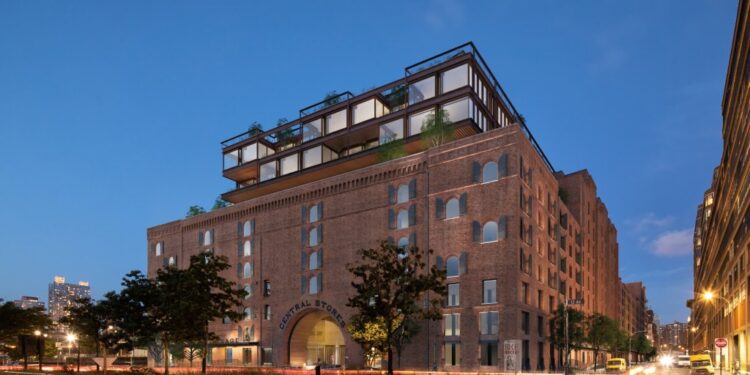 Terminal Warehouse, formerly known as Terminal Stores and once home to the famed Tunnel nightclub, takes up the vast block bounded by 11th and 12th avenues and West 27th and West 28th streets.