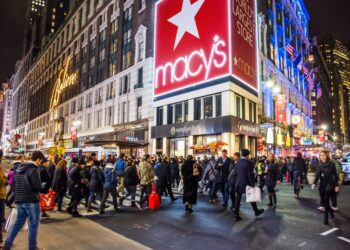 Macy’s announced a plan to build a 900-foot-tall office skyscraper on top of the 11-story flagship in February 2020.