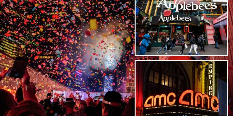 New Year's Eve revelers pay $650 for seat at Applebee's, $12,500 at Times Square lounge to watch ball drop