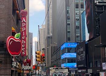 Longtime Applebee's franchise owner sells 21 restaurants in NYC area for $140M