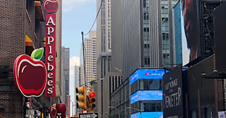 Longtime Applebee's franchise owner sells 21 restaurants in NYC area for $140M