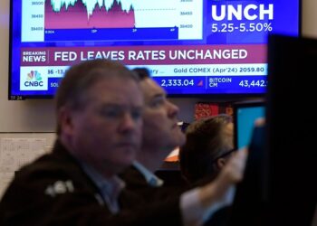 A television screen on the floor of the New York Stock Exchange displays the Federal Reserve's decision on interest rates, Jan. 31, 2024.
