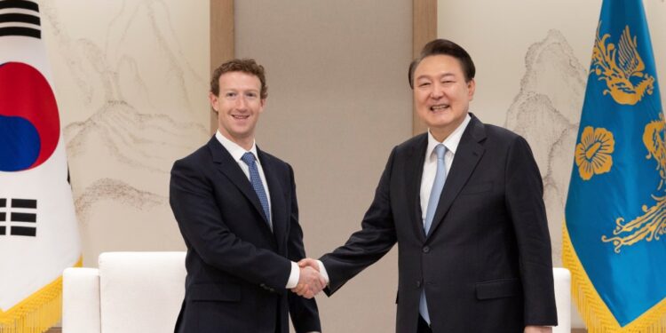 Metaa CEO Mark Zuckerberg shakes hands with South Korean President Yoon Suk Yeol during his visit to Seoul on Feb. 29, 2024.