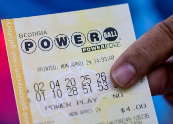 Powerball jackpot swells to $1.09 billion after no one won last night