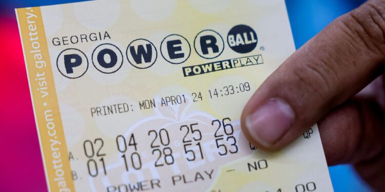 Powerball jackpot swells to $1.09 billion after no one won last night