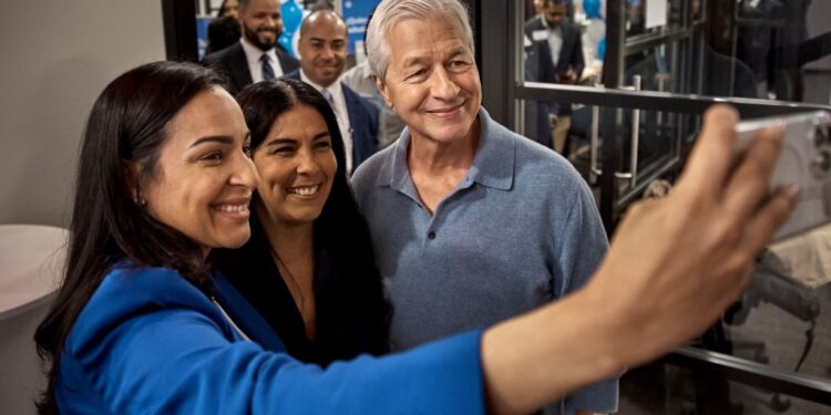 Jamie Dimon with employees last month.