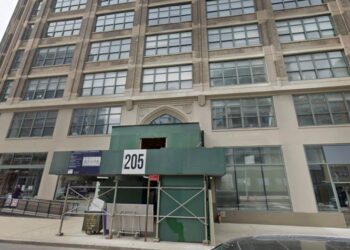 The Hines, a boutique office tower in Lower Manhattan, will make direct licensing agreements -- contracts that are similar to leases -- with users for as little as a few hours or as long as several months.