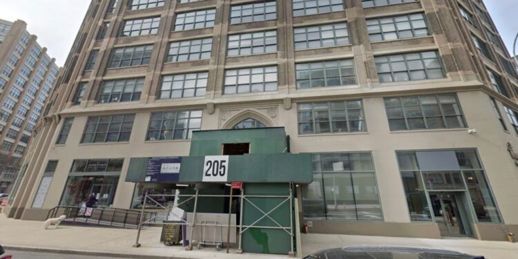 The Hines, a boutique office tower in Lower Manhattan, will make direct licensing agreements -- contracts that are similar to leases -- with users for as little as a few hours or as long as several months.