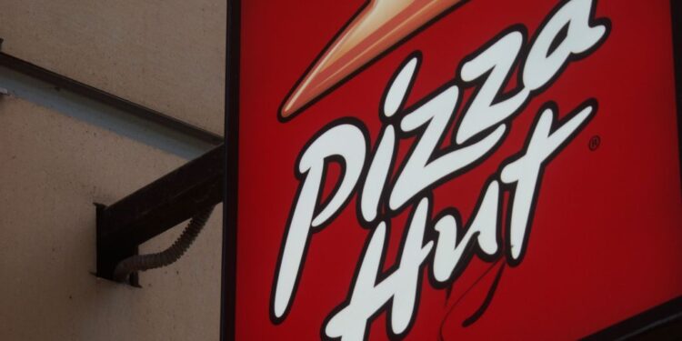 Pizza Hut has shut down 15 locations in Northwest Indiana amid a dispute with the franchisee.