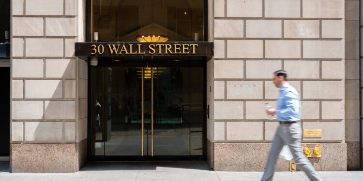 Wall Street is going toward a straight free fall -- no one knows what's going to happen with the market