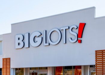 A Big Lots storefront.