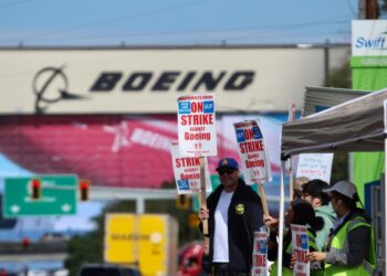Striking workers last week in Everett, Wash.