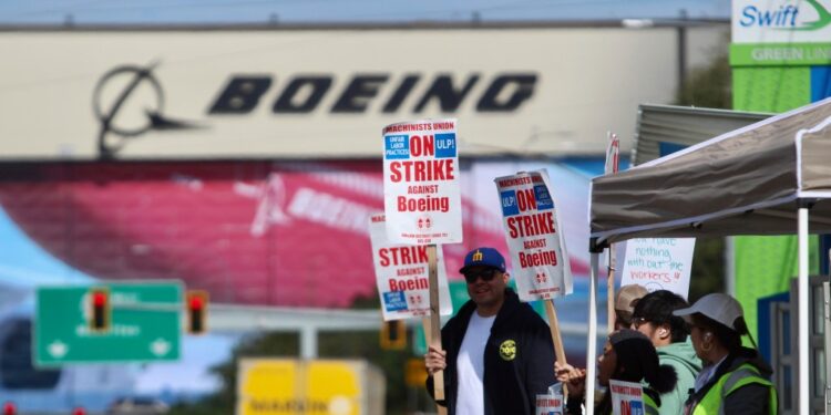 Striking workers last week in Everett, Wash.