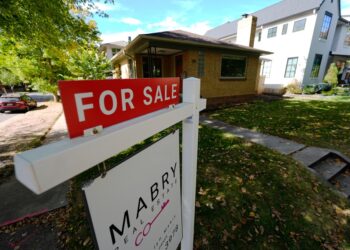 Home sales hit 14-year low despite low mortgage rates, rising supply