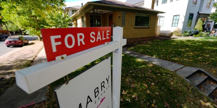 Home sales hit 14-year low despite low mortgage rates, rising supply