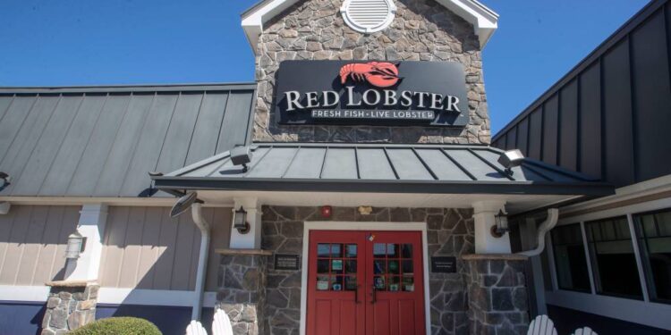Exterior view of the oldest continuously-operating Red Lobster restaurant in Tallahassee.