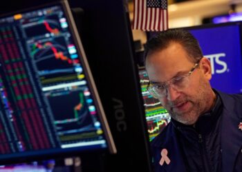Trader hoping for a Santa Claus rally on Wall Street found no joy Monday.