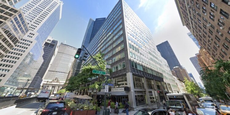 Recent transactions at the 1950s vintage property include a renewal and expansion by Metropolitan Commercial Bank.