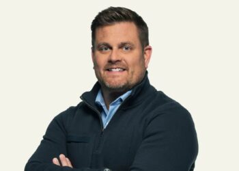 UnitedHealthcare workers pay tribute to slain CEO Brian Thompson