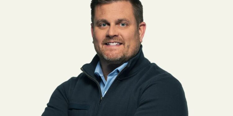 UnitedHealthcare workers pay tribute to slain CEO Brian Thompson