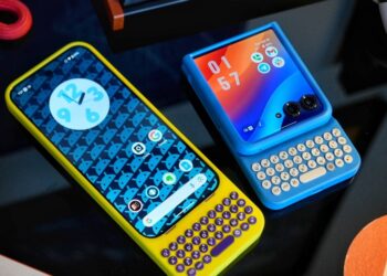 Clicks’ BlackBerry-style keyboard case is coming to Android phones