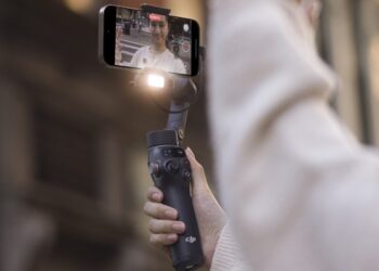 The Multifunctional Module in selfie mode acting as a fill light.