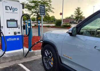 EVgo says no to fast-charging extension cables and breakaway adapters