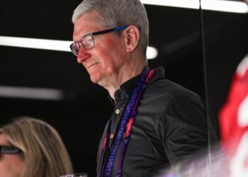 Here’s Tim Cook hanging out in New Orleans for the Super Bowl