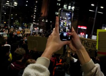 How to hide faces and scrub metadata when you photograph a protest