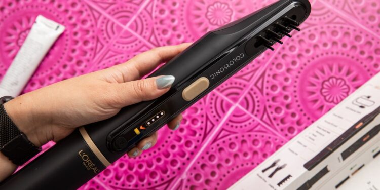 L’Oreal’s nifty hair coloring wand is on sale for its lowest price to date