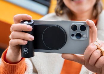 Leica made a $329 iPhone camera grip